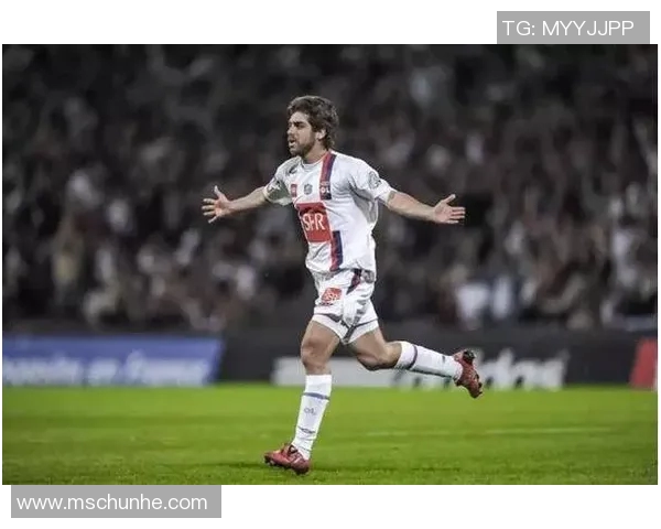 足球明星后卫精彩瞬间集锦图展现防守艺术与技术魅力