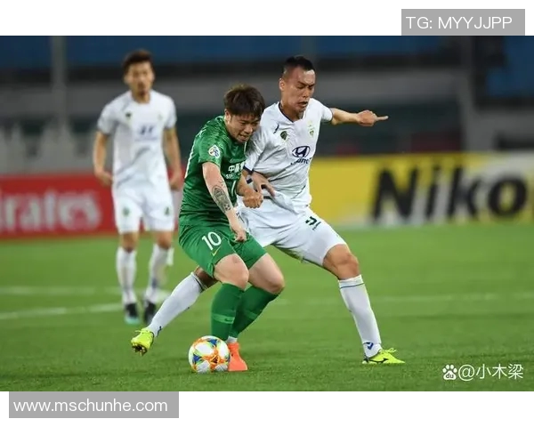 老牌足球明星重返赛场激情对决引发球迷热议与怀旧情怀